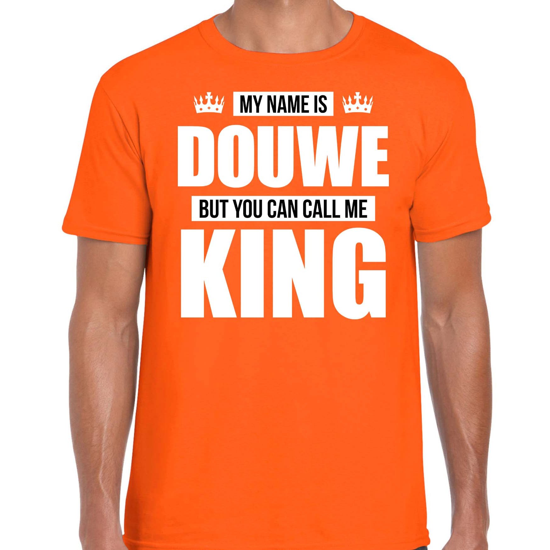Naam cadeau t-shirt my name is Douwe but you can call me King oranje voor heren